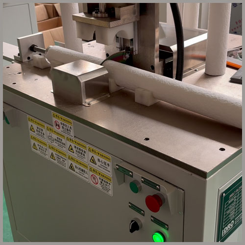 Machine de découpe de longueur de filtre fondu-soufflé